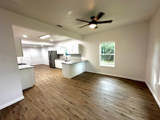 300 N Oak St - Photo 4 of 14