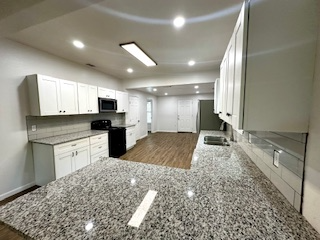 300 N Oak St - Photo 5 of 14