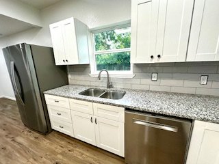 300 N Oak St - Photo 6 of 14