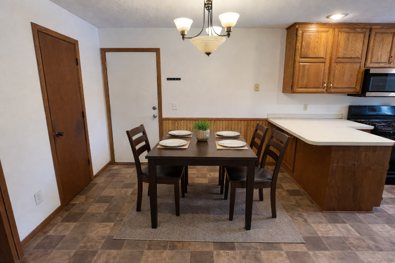 11252 Robinson Dr Nw - Photo 2 of 12