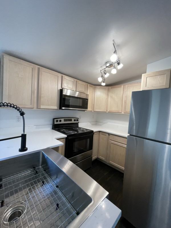 620 W Sunset Dr - Photo 3 of 17