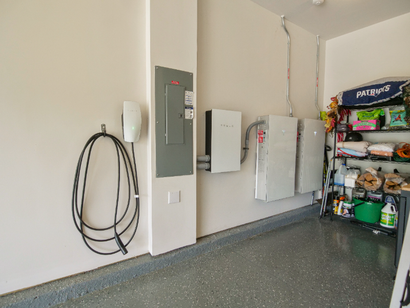 1663 Jessamine Dr - Photo 3 of 20