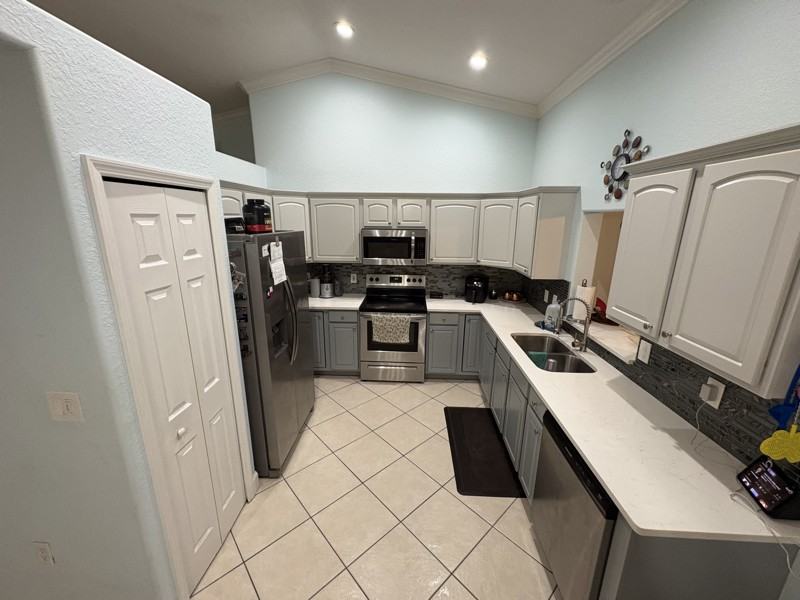 7704 San Carlos Dr - Photo 5 of 11