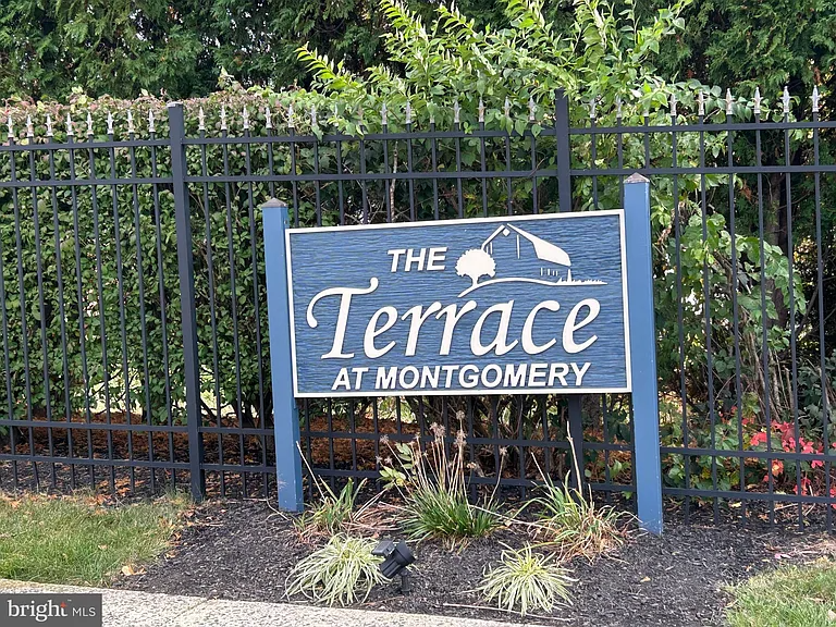 302 Joshua Ct - Photo 5 of 12