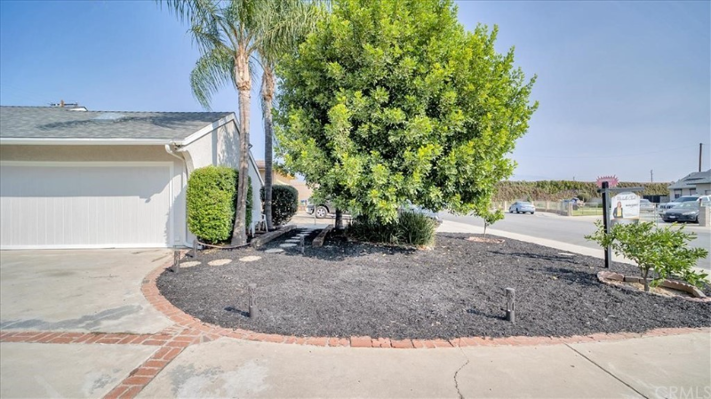 1545 N Monterey Ave #A - Photo 2 of 18