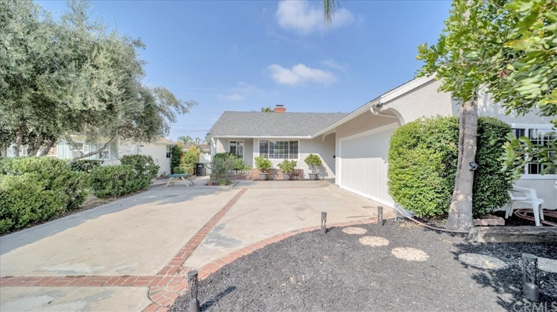 1545 N Monterey Ave #A - Photo 4 of 18