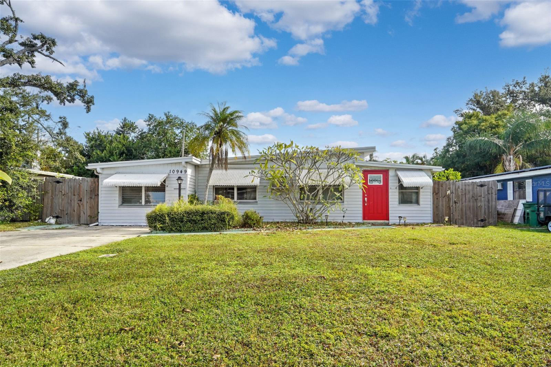 10949 105th St - Photo 3 of 18