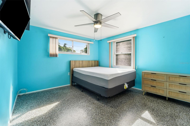 10949 105th St - Photo 4 of 18