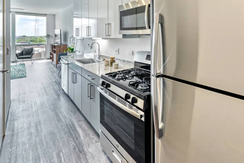 2360 N California Ave - Photo 2 of 14