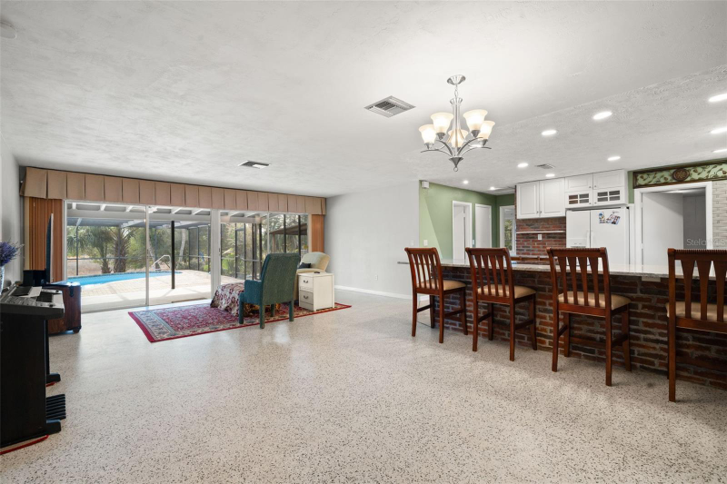 6422 Fairlawn St - Photo 3 of 20