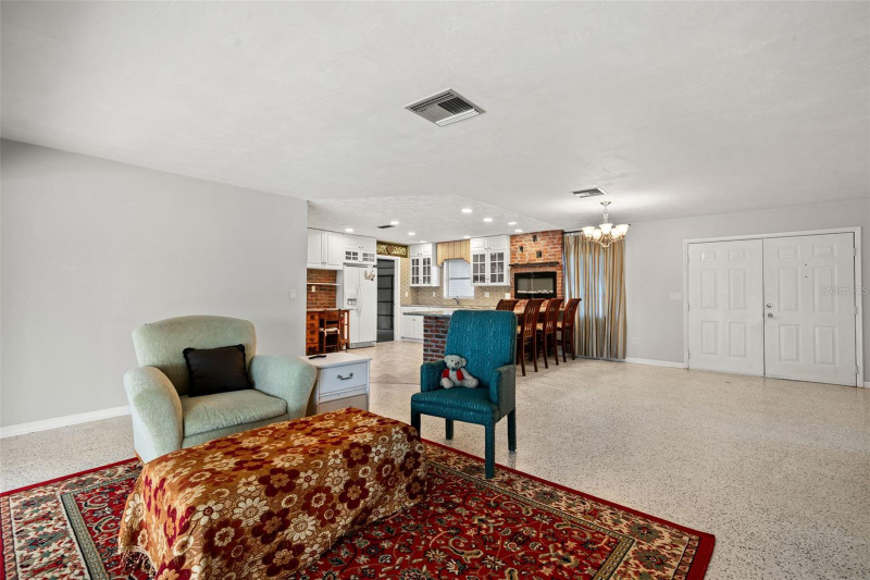 6422 Fairlawn St - Photo 6 of 20