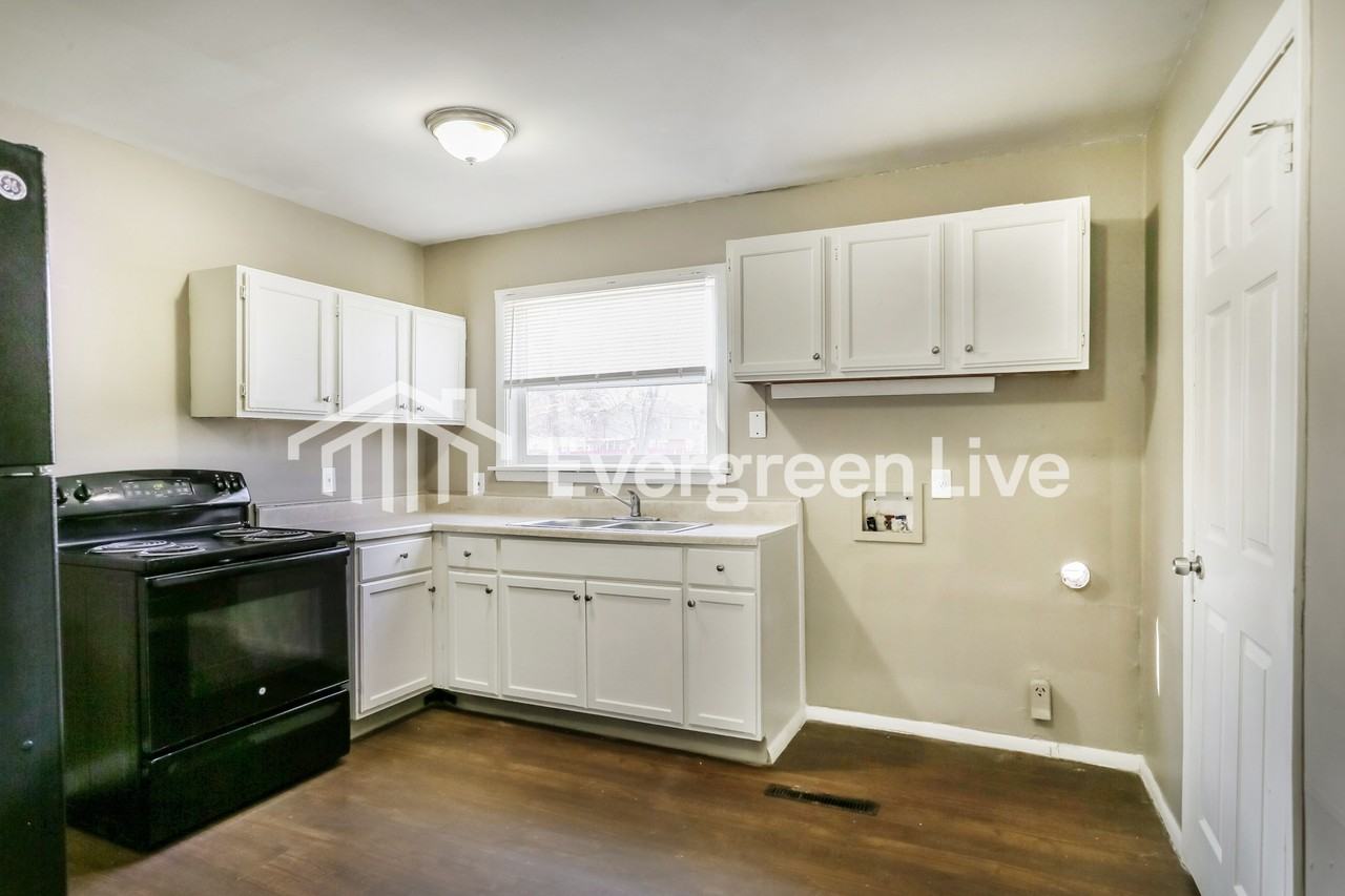 1665 Shady Lane Rd - Photo 5 of 15