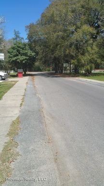 2708 Kennedy Dr - Photo 3 of 5