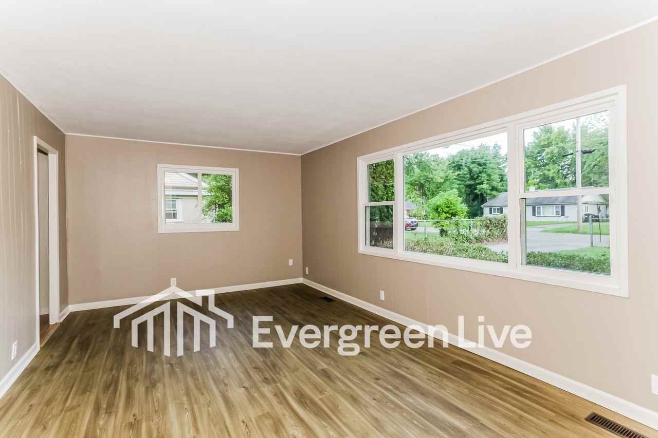 8661 Neptune Dr - Photo 4 of 15