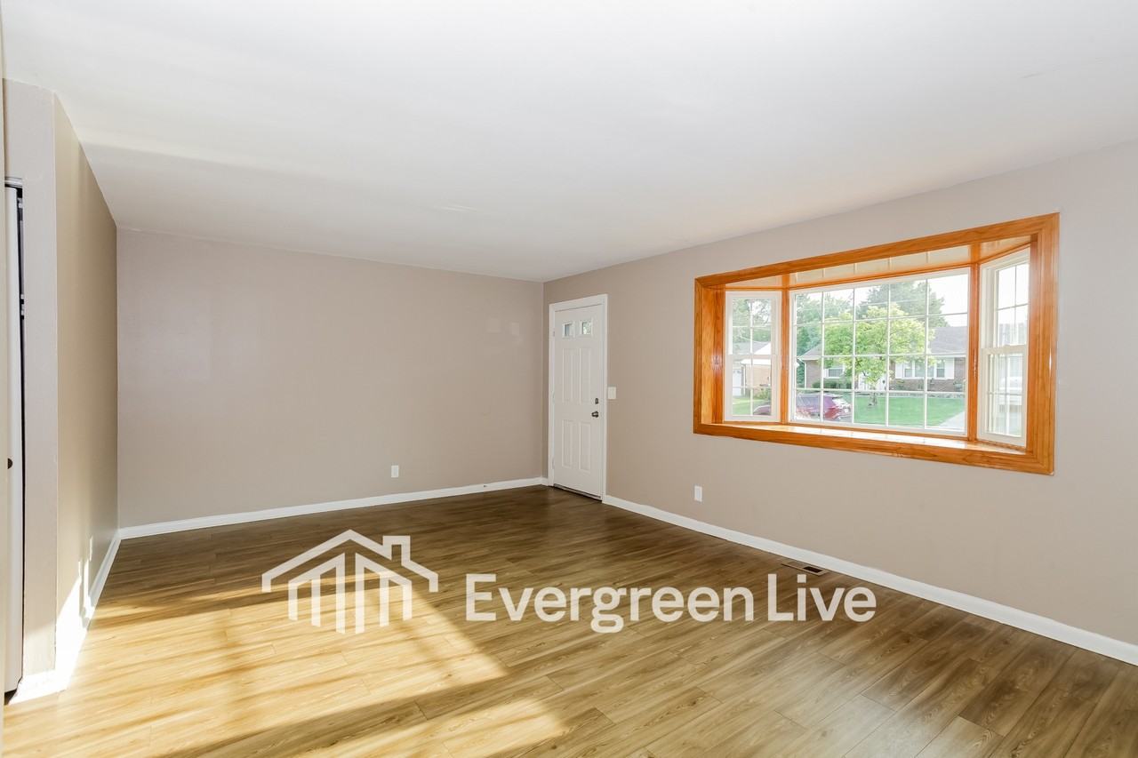 11646 Hollingsworth Way - Photo 3 of 15