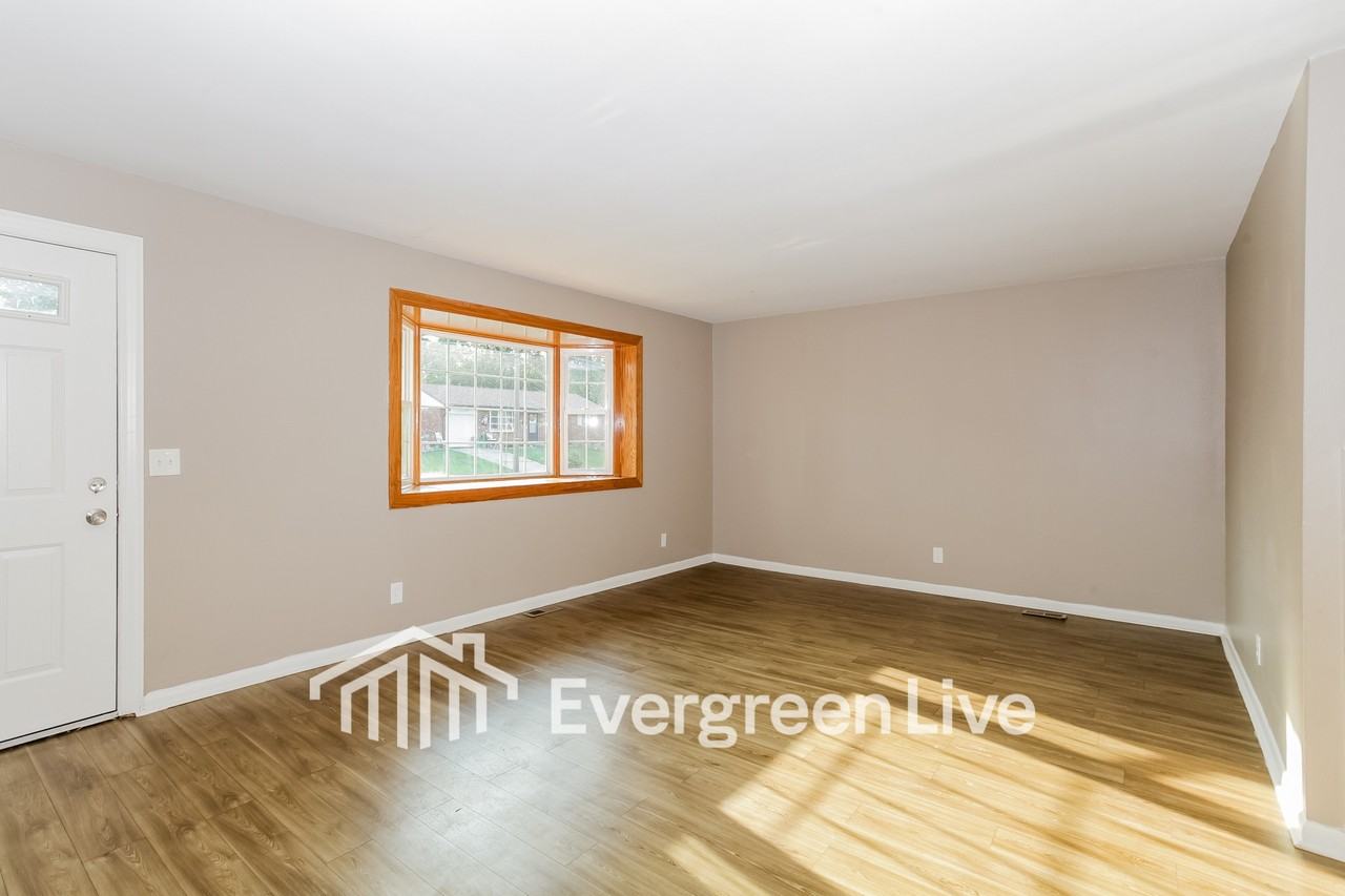 11646 Hollingsworth Way - Photo 4 of 15