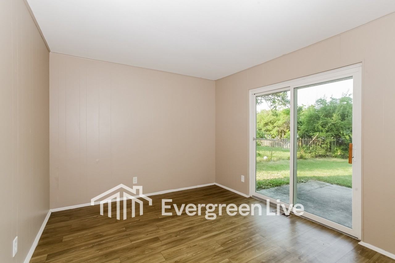 11646 Hollingsworth Way - Photo 5 of 15