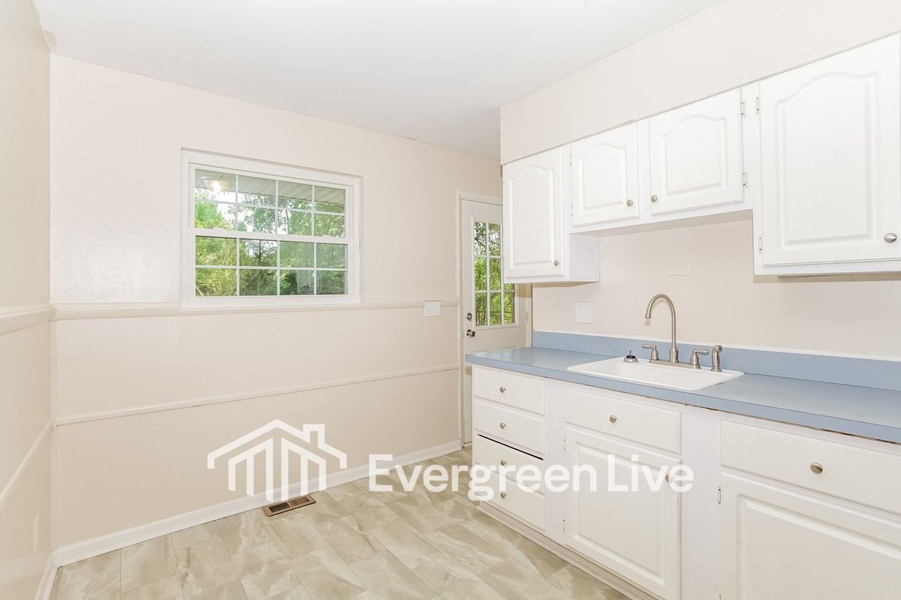 11646 Hollingsworth Way - Photo 6 of 15