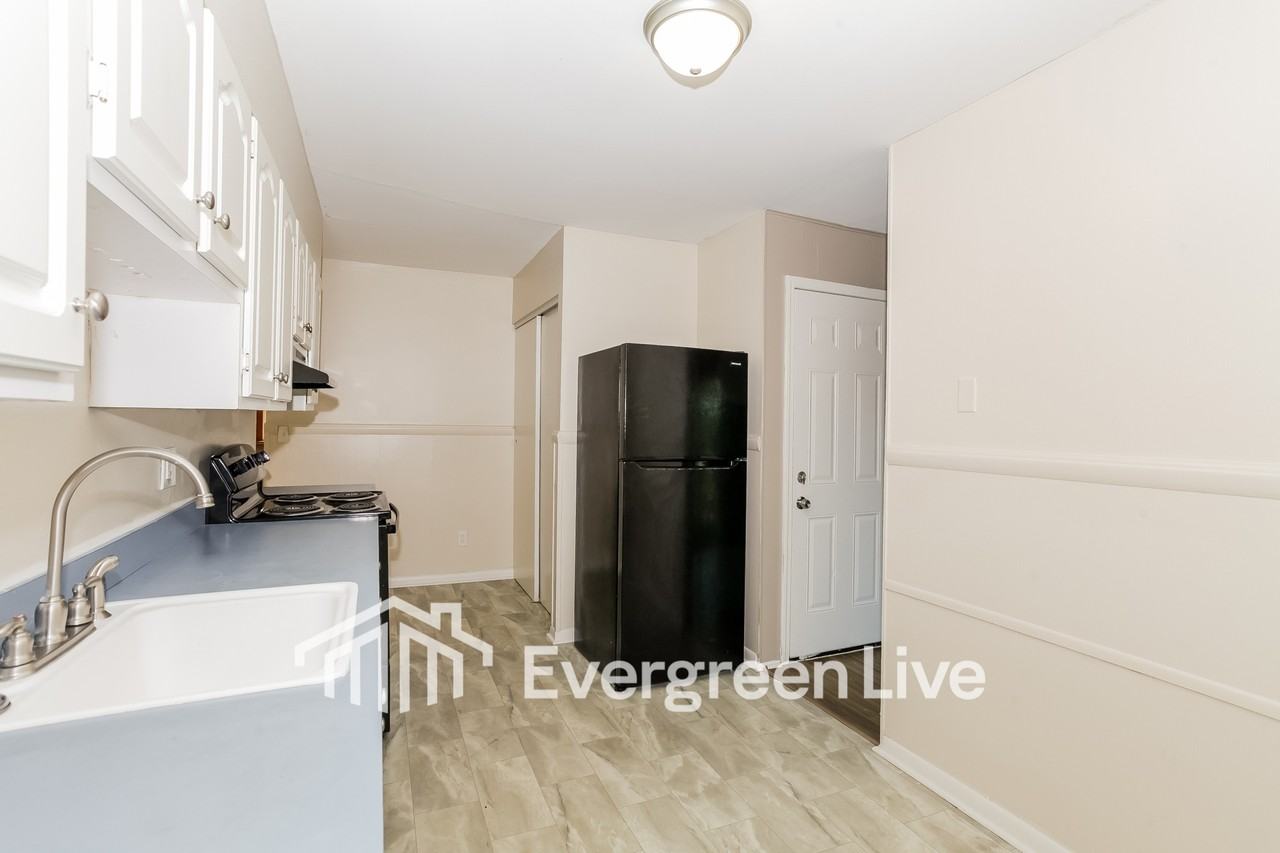 11646 Hollingsworth Way - Photo 7 of 15