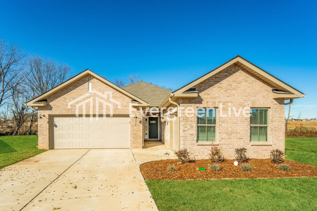 301 Pond Spring Dr - Photo 2 of 16