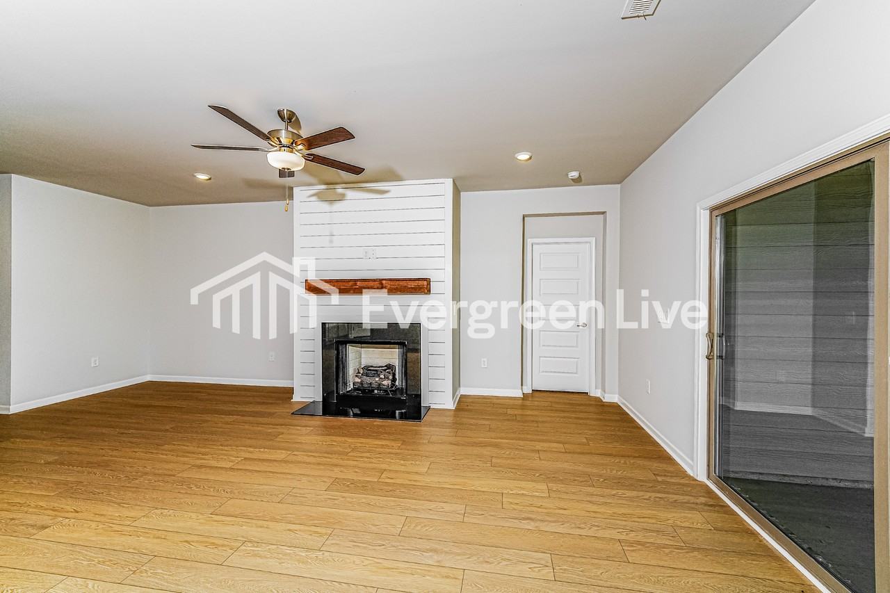 301 Pond Spring Dr - Photo 5 of 16