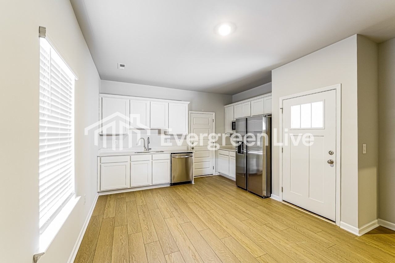 301 Pond Spring Dr - Photo 6 of 16