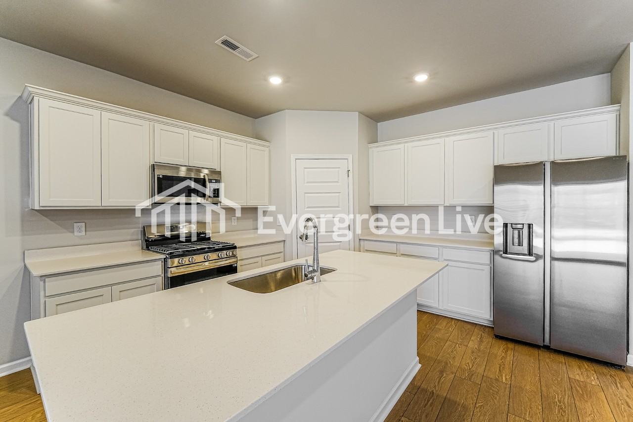 301 Pond Spring Dr - Photo 7 of 16