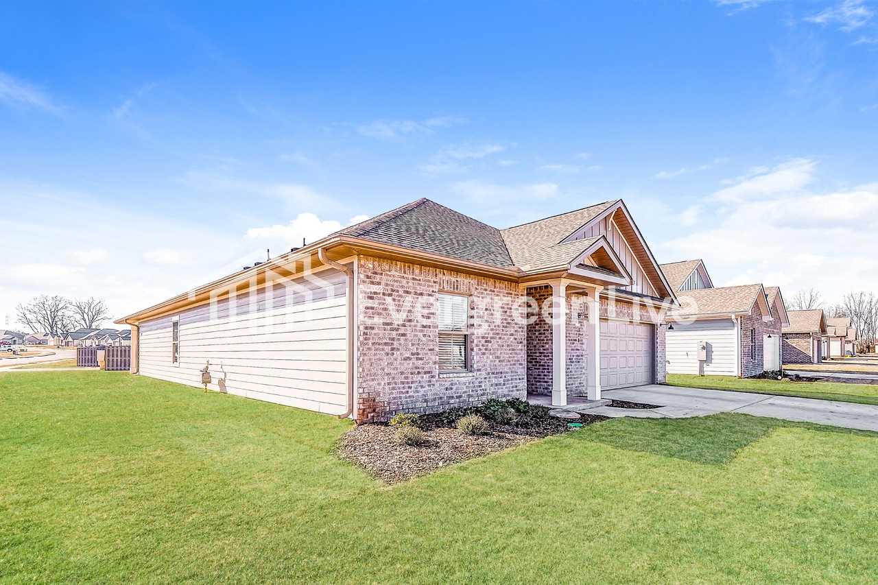 318 Pond Spring Dr - Photo 2 of 15