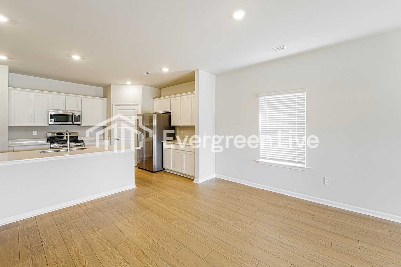 318 Pond Spring Dr - Photo 5 of 15