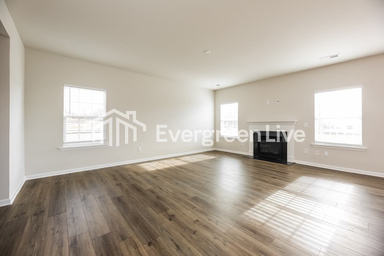 424 Lees Corner Ln - Photo 3 of 15