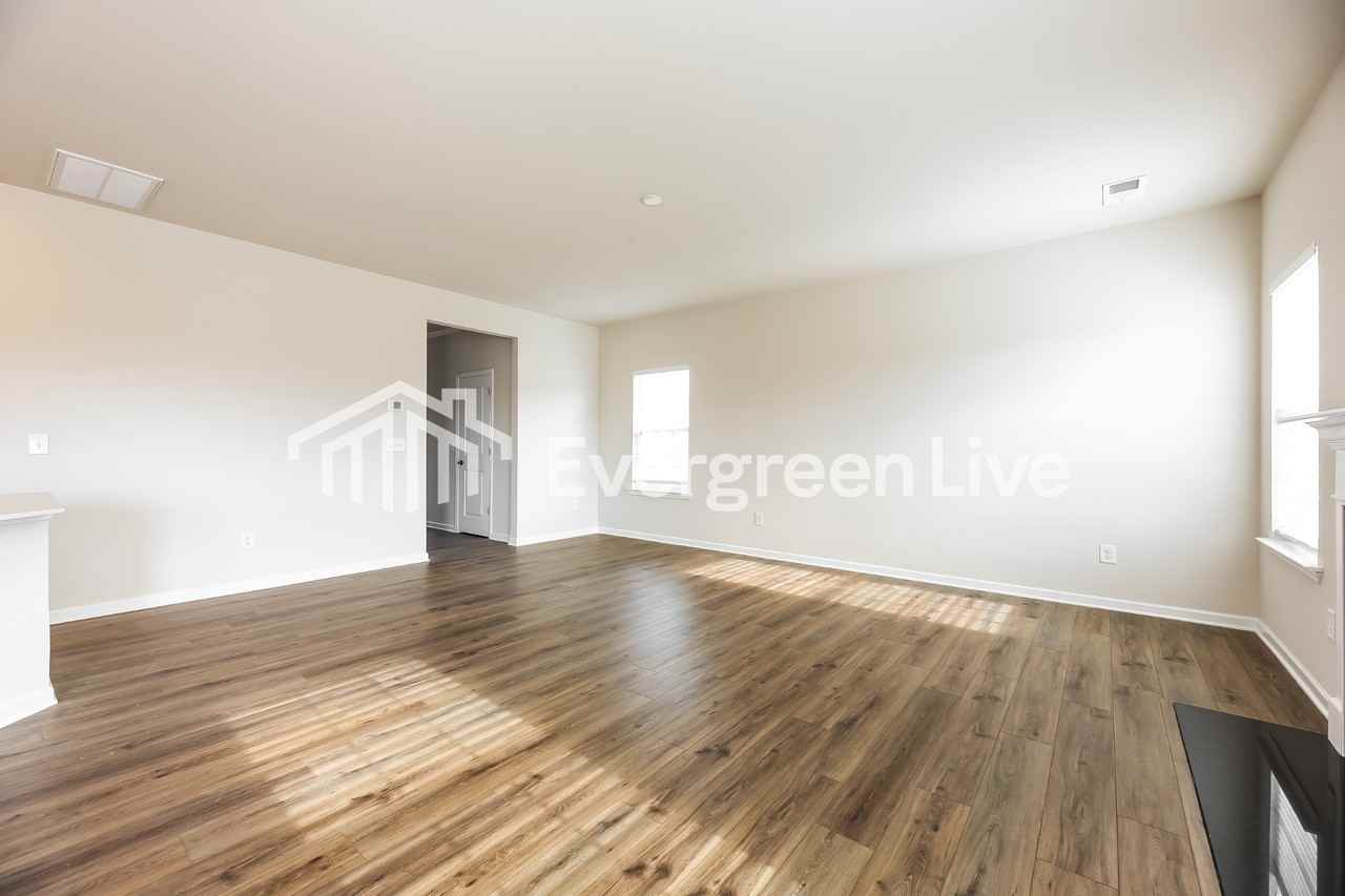 424 Lees Corner Ln - Photo 4 of 15