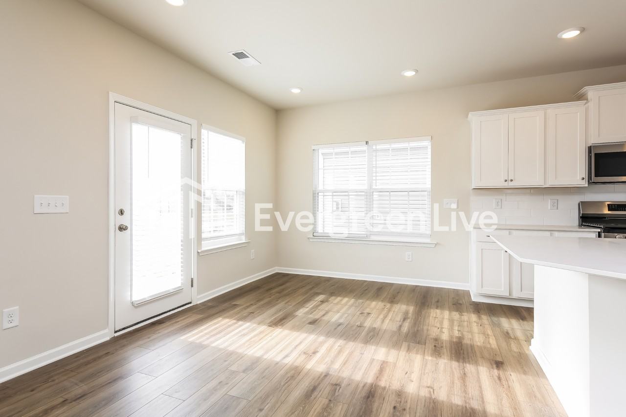 424 Lees Corner Ln - Photo 5 of 15