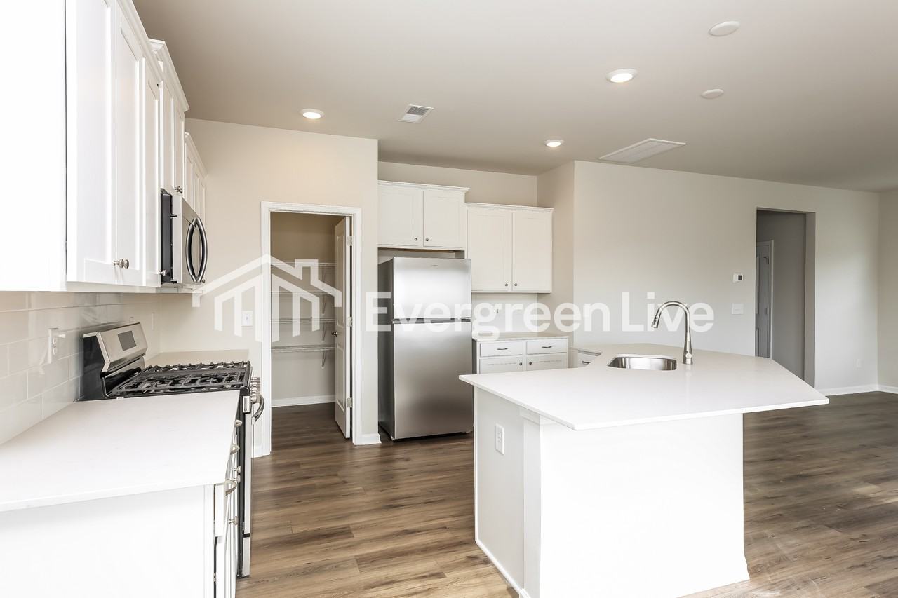 424 Lees Corner Ln - Photo 6 of 15