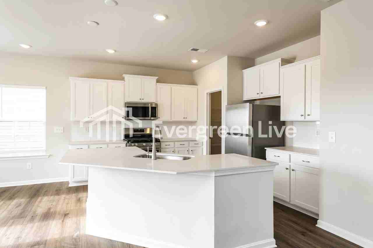 424 Lees Corner Ln - Photo 7 of 15