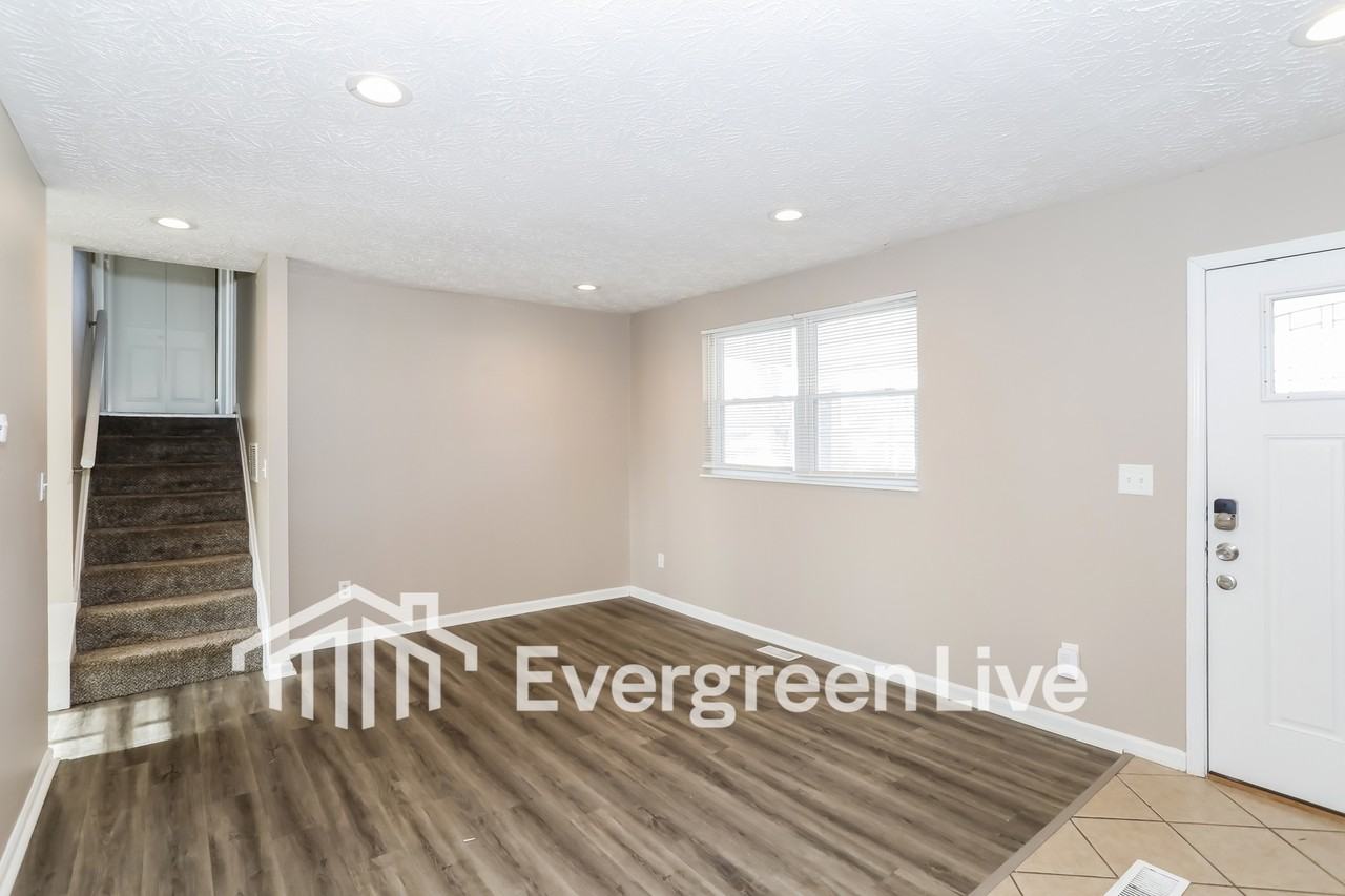 11740 Hanover Rd - Photo 4 of 15