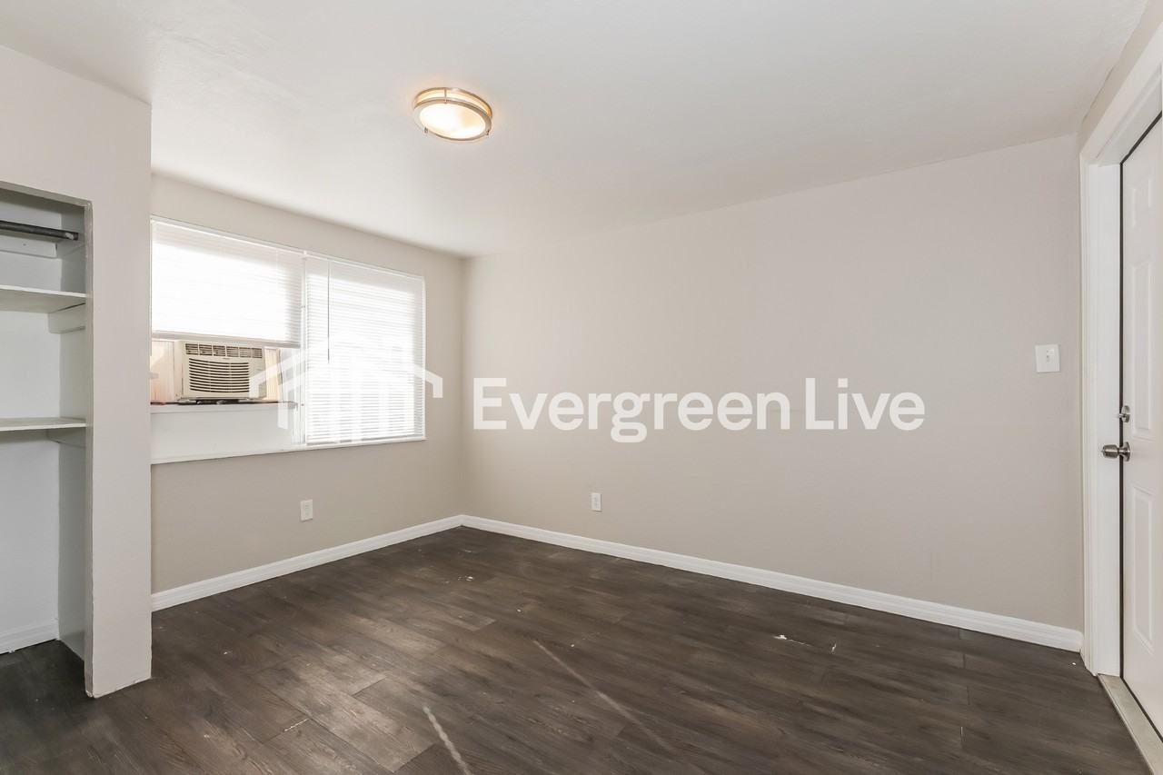 139 Harrison St - Photo 4 of 15