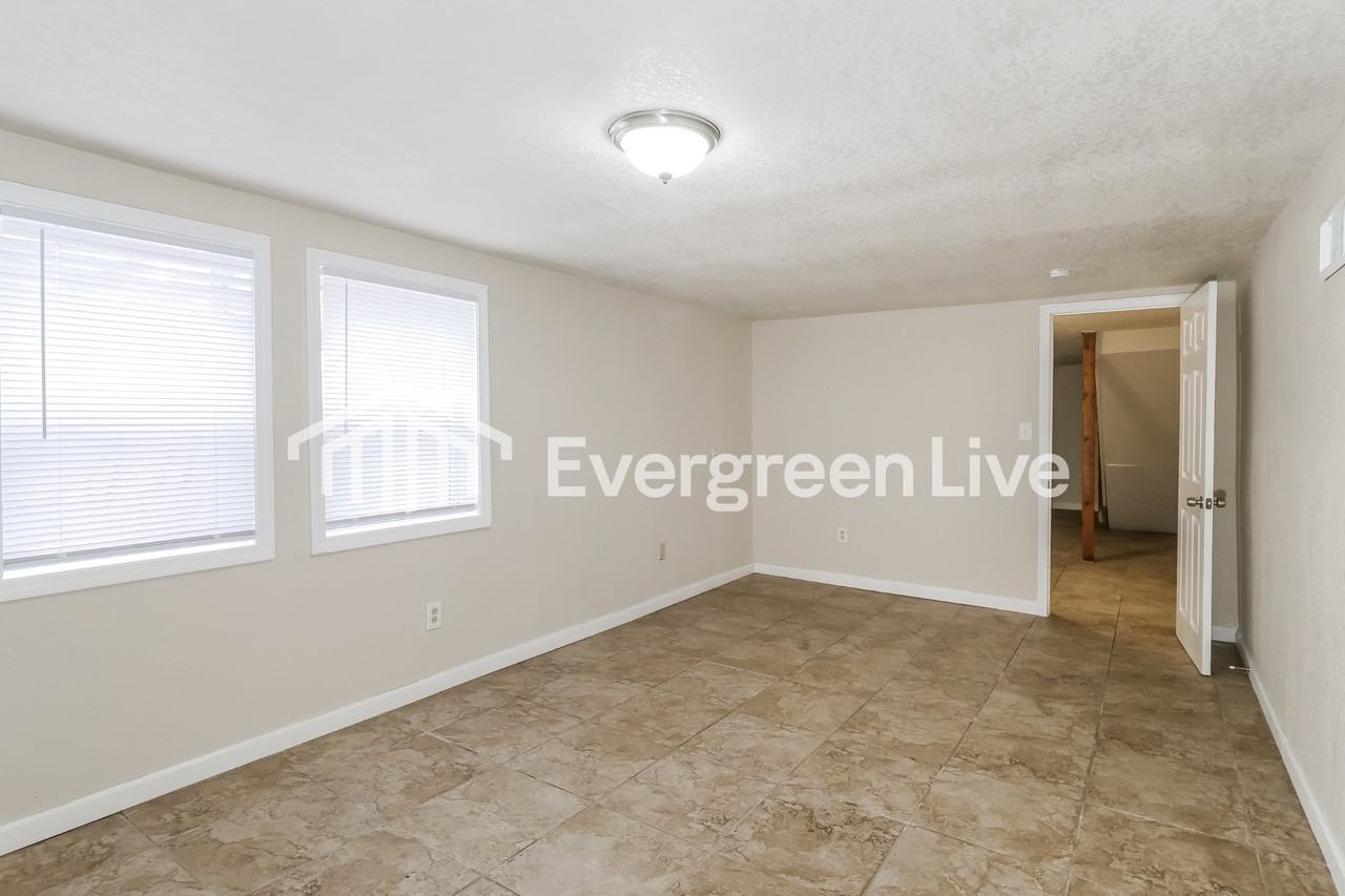 3106 E 94th St - Photo 7 of 15