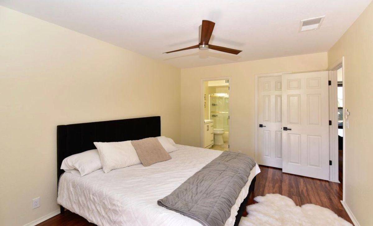 14901 N Kings Way ##105 - Photo 2 of 3