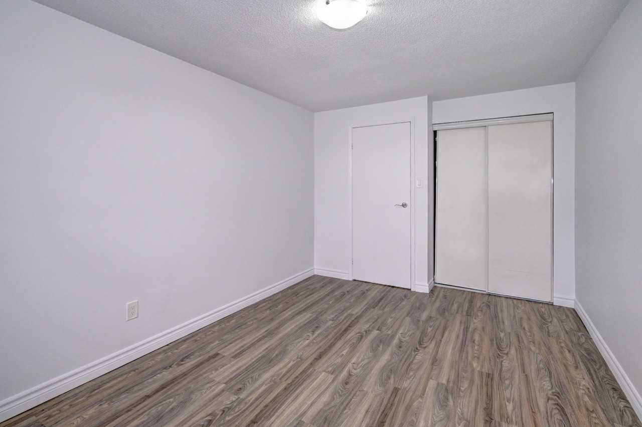 310-320 Kingswood Estates - Photo 7 of 9