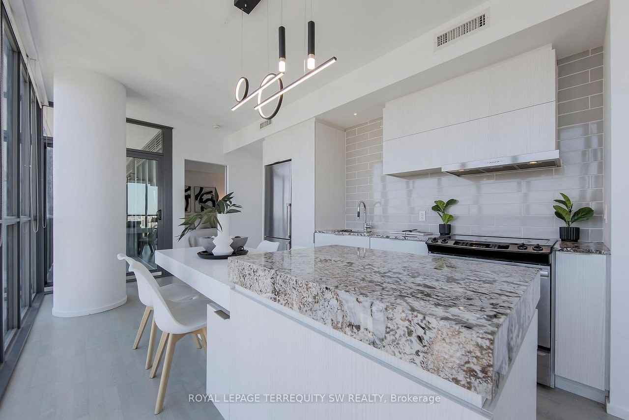 101 Charles Street East - Photo 7 of 21