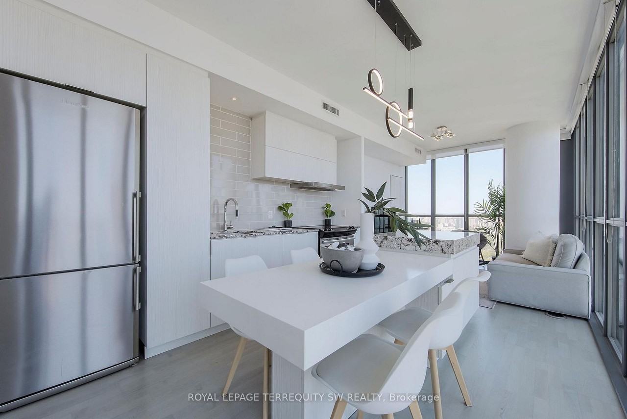 101 Charles Street East - Photo 6 of 21