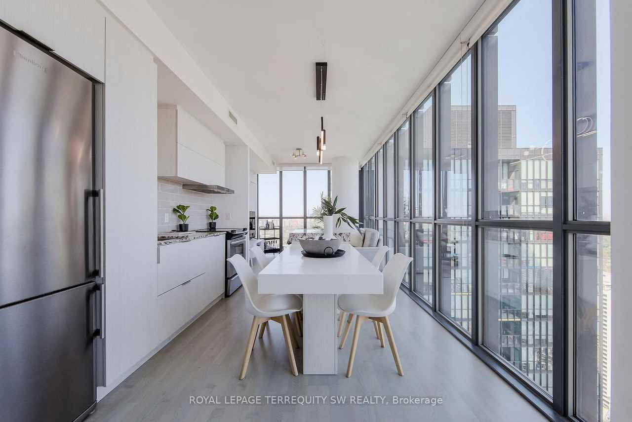 101 Charles Street East - Photo 4 of 21