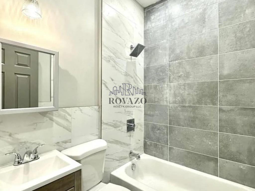 306 South 6th Street #3 - Photo 2 of 6