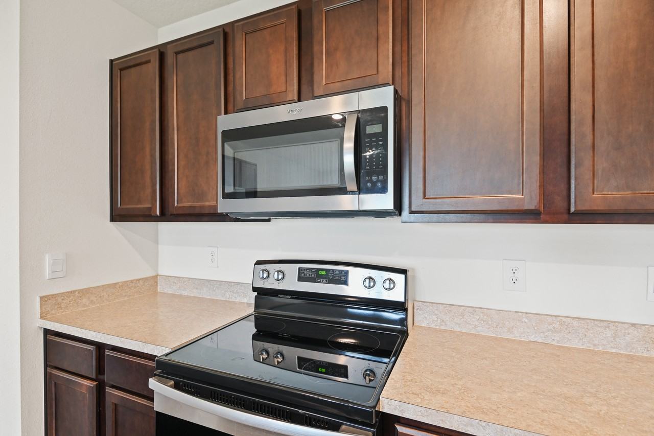 304 Boardwalk Avenue - Photo 3 of 17