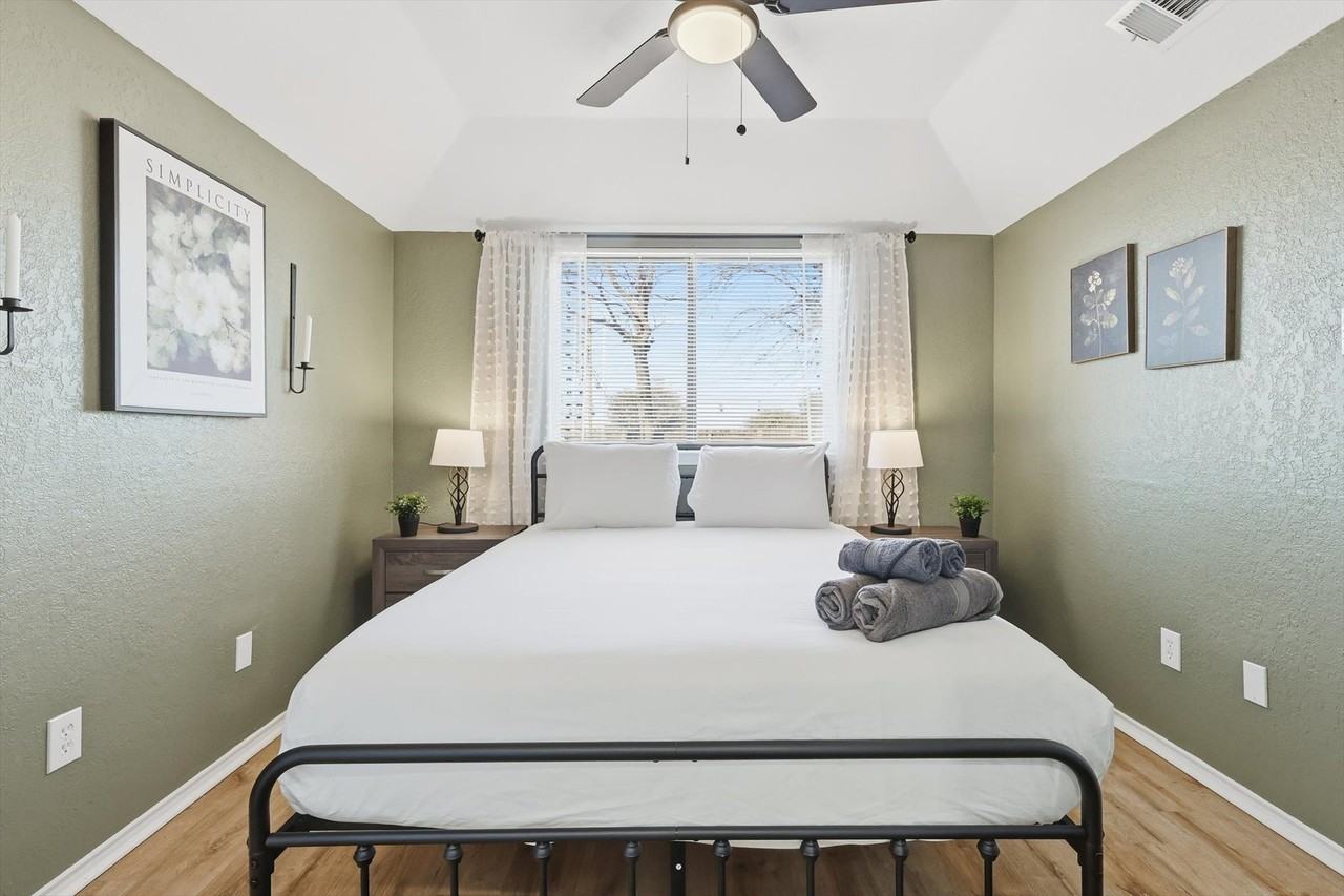 2160 E Arkansas Ln #2160 - Photo 4 of 32