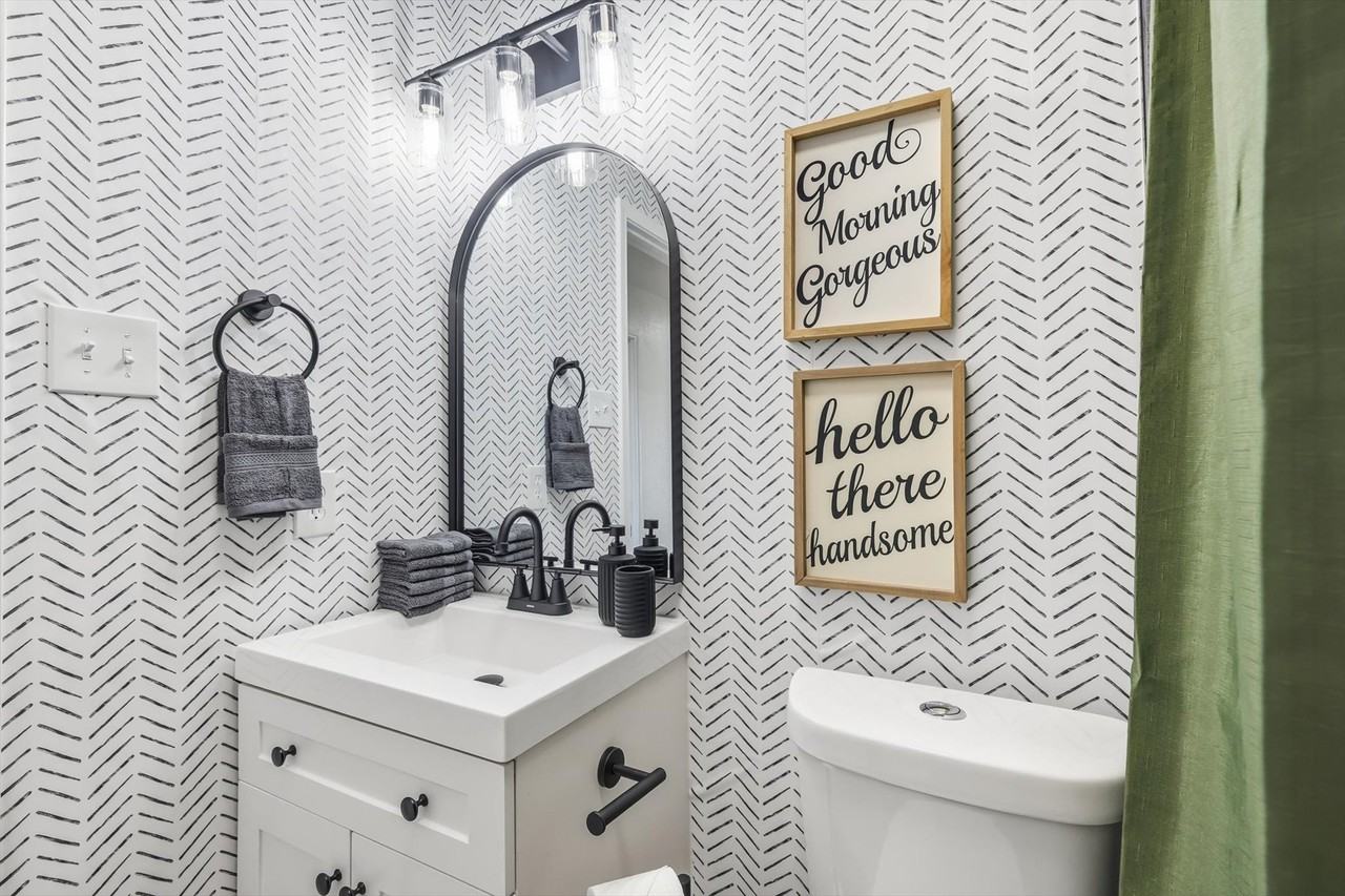 2160 E Arkansas Ln #2160 - Photo 5 of 32