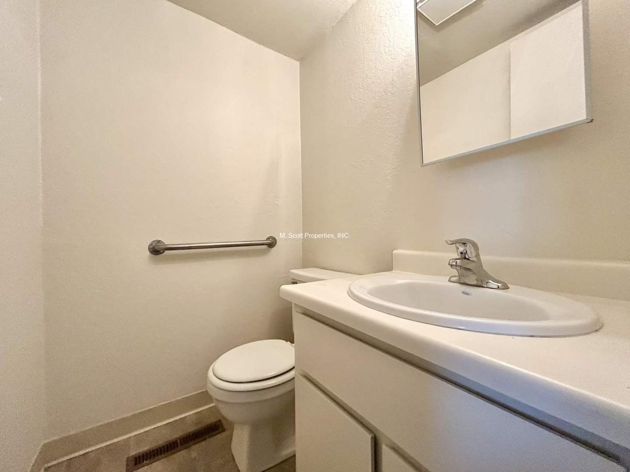 1476 Hussman Ave #C - Photo 2 of 12