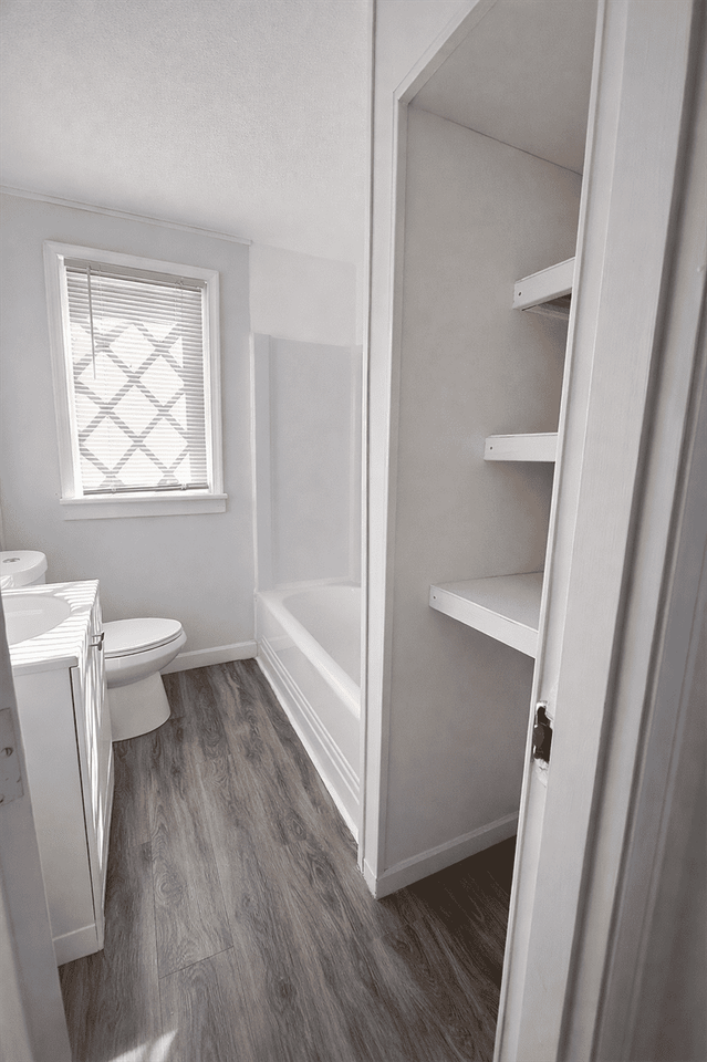 1004 Linda Vista Ave #4 - Photo 5 of 5