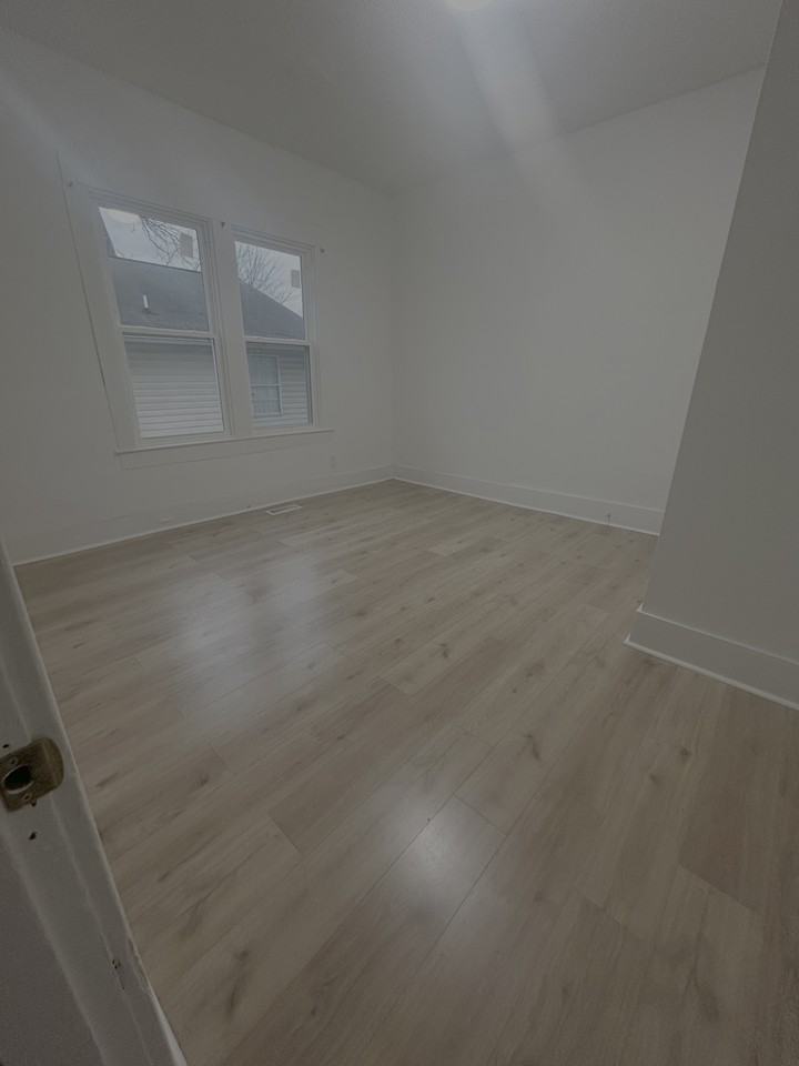 2501 E 5th Ave #B - Photo 3 of 8