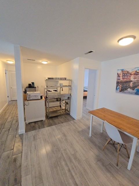 2222 Jordan Ln Sw #G - Photo 4 of 12